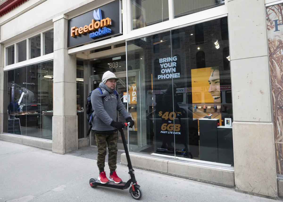 Globalive offers $3.75-billion to buy Freedom Mobile